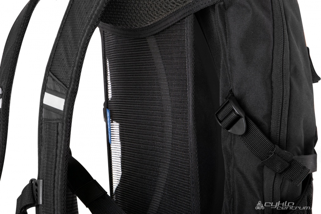 batoh FORCE GRADE 22 l, černý